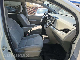 2020 Toyota Sienna L 7-Passenger 119.3" WB - miniatura 16