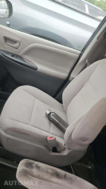 2020 Toyota Sienna L 7-Passenger 119.3" WB - miniatura 23