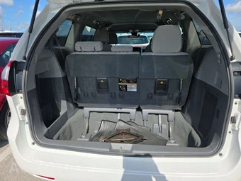 2020 Toyota Sienna L 7-Passenger 119.3" WB - miniatura 17