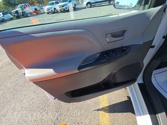 2020 Toyota Sienna L 7-Passenger 119.3" WB - miniatura 9