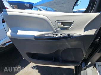 2020 Toyota Sienna L 7-Passenger 119.3" WB - miniatura 9