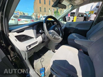 2020 Toyota Sienna L 7-Passenger 119.3" WB - miniatura 21