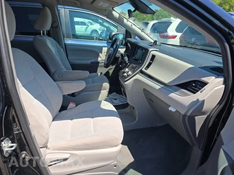 2020 Toyota Sienna L 7-Passenger 119.3" WB - miniatura 8