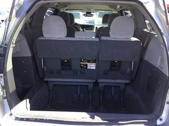 2020 Toyota Sienna LE 7-Passenger 119.3" WB - miniatura 10