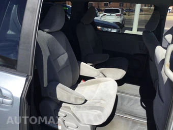 2020 Toyota Sienna LE 7-Passenger 119.3" WB - miniatura 11