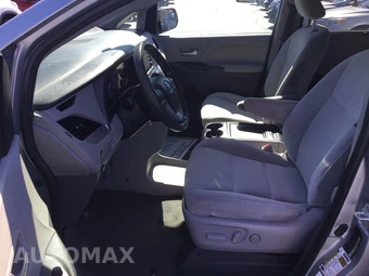 2020 Toyota Sienna LE 7-Passenger 119.3" WB - miniatura 8
