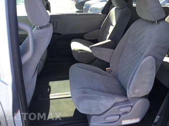2020 Toyota Sienna LE 7-Passenger 119.3" WB - miniatura 9