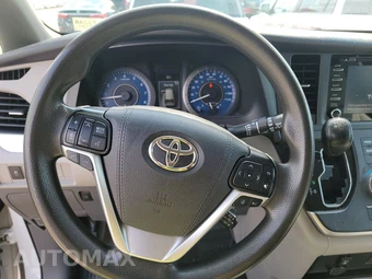 2020 Toyota Sienna LE 7-Passenger 119.3" WB - miniatura 10