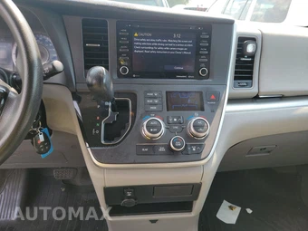 2020 Toyota Sienna LE 7-Passenger 119.3" WB - miniatura 11