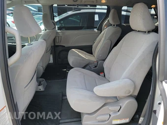 2020 Toyota Sienna LE 7-Passenger 119.3" WB - miniatura 13