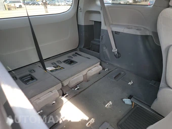 2020 Toyota Sienna LE 7-Passenger 119.3" WB - miniatura 14