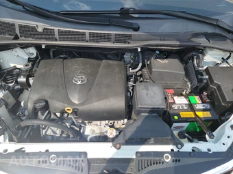 2020 Toyota Sienna LE 7-Passenger 119.3" WB - miniatura 16