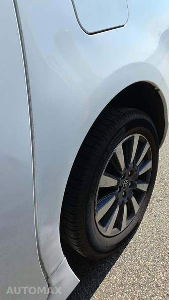 2020 Toyota Sienna LE 7-Passenger 119.3" WB - miniatura 30