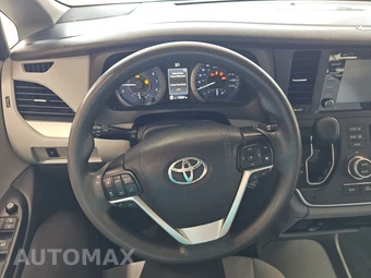 2020 Toyota Sienna LE 8-Passenger 119.3" WB - miniatura 10