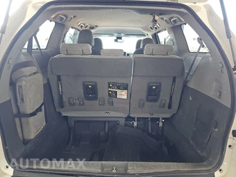 2020 Toyota Sienna LE 8-Passenger 119.3" WB - miniatura 17