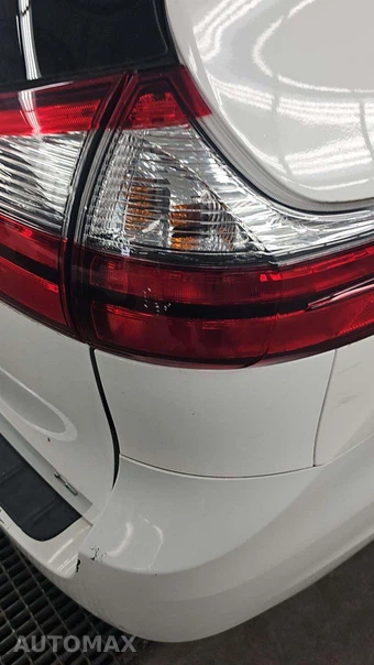 2020 Toyota Sienna LE 8-Passenger 119.3" WB - miniatura 27