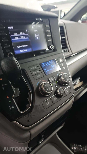 2020 Toyota Sienna LE 8-Passenger 119.3" WB - miniatura 35