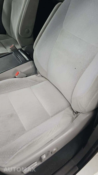 2020 Toyota Sienna LE 8-Passenger 119.3" WB - miniatura 36