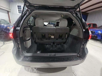 2020 Toyota Sienna LE 8-Passenger 119.3" WB - miniatura 15