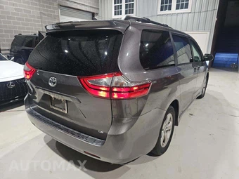 2020 Toyota Sienna LE 8-Passenger 119.3" WB - miniatura 3