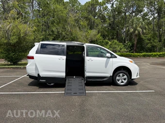 2020 Toyota Sienna LE 8-Passenger 119.3" WB - miniatura 3