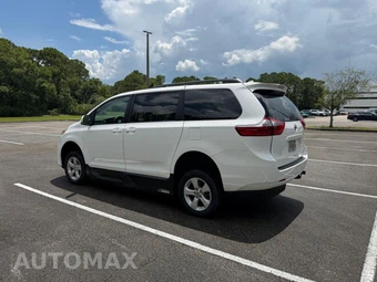 2020 Toyota Sienna LE 8-Passenger 119.3" WB - miniatura 4