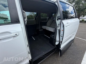 2020 Toyota Sienna LE 8-Passenger 119.3" WB - miniatura 7
