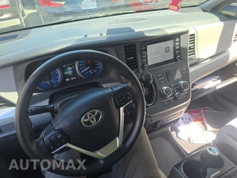 2020 Toyota Sienna LE 8-Passenger 119.3" WB - miniatura 11