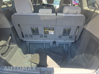 2020 Toyota Sienna LE 8-Passenger 119.3" WB - miniatura 17