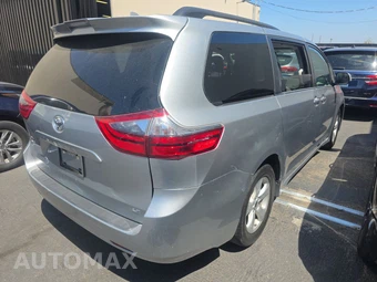 2020 Toyota Sienna LE 8-Passenger 119.3" WB - miniatura 4