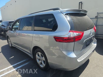2020 Toyota Sienna LE 8-Passenger 119.3" WB - miniatura 6