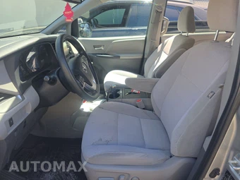 2020 Toyota Sienna LE 8-Passenger 119.3" WB - miniatura 7