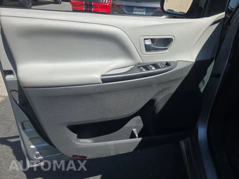 2020 Toyota Sienna LE 8-Passenger 119.3" WB - miniatura 9