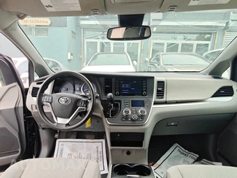2020 Toyota Sienna LE 8-Passenger 119.3" WB - miniatura 12