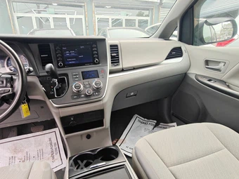 2020 Toyota Sienna LE 8-Passenger 119.3" WB - miniatura 13