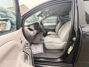 2020 Toyota Sienna LE 8-Passenger 119.3" WB - miniatura 23