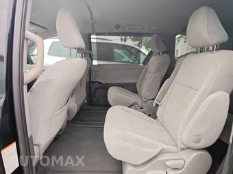 2020 Toyota Sienna LE 8-Passenger 119.3" WB - miniatura 24