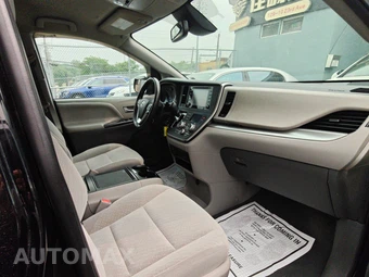 2020 Toyota Sienna LE 8-Passenger 119.3" WB - miniatura 29