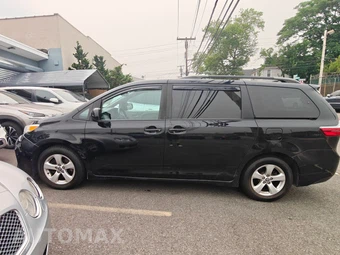 2020 Toyota Sienna LE 8-Passenger 119.3" WB - miniatura 5