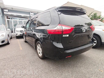 2020 Toyota Sienna LE 8-Passenger 119.3" WB - miniatura 6