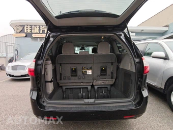 2020 Toyota Sienna LE 8-Passenger 119.3" WB - miniatura 8