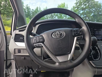 2020 Toyota Sienna LE 8-Passenger 119.3" WB - miniatura 10