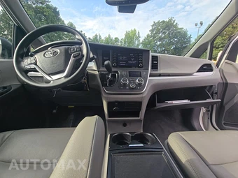 2020 Toyota Sienna LE 8-Passenger 119.3" WB - miniatura 11