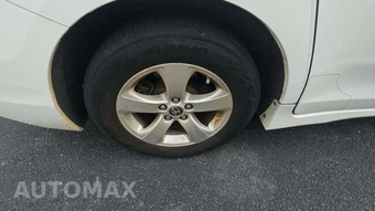 2020 Toyota Sienna LE 8-Passenger 119.3" WB - miniatura 23