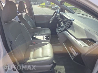 2020 Toyota Sienna LE 8-Passenger 119.3" WB - miniatura 8