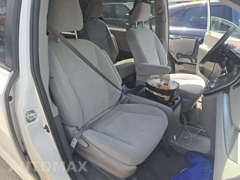2020 Toyota Sienna LE 8-Passenger 119.3" WB - miniatura 19