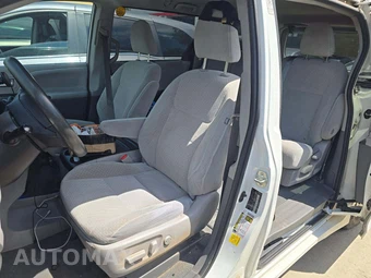 2020 Toyota Sienna LE 8-Passenger 119.3" WB - miniatura 6