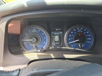 2020 Toyota Sienna LE 8-Passenger 119.3" WB - miniatura 9