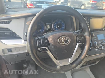 2020 Toyota Sienna LE 8-Passenger 119.3" WB - miniatura 10