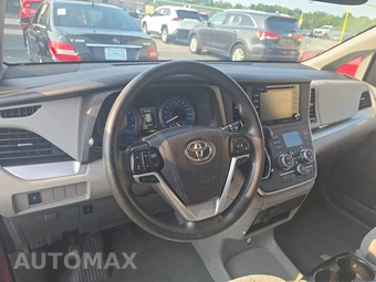 2020 Toyota Sienna LE 8-Passenger 119.3" WB - miniatura 11